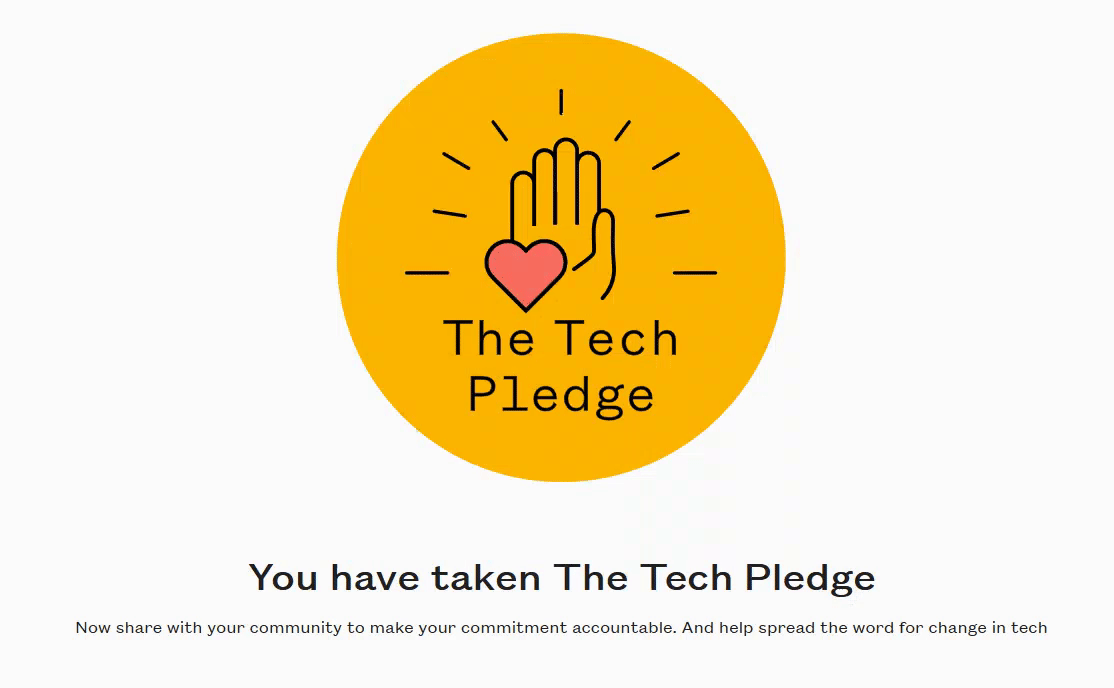 Das Bild zeigt eine Badge mit einer Schwurhand und einem Herz sowie einem animierten Strahlenkranz darum, und darunter den Text „You have taken The Tech Pledge“